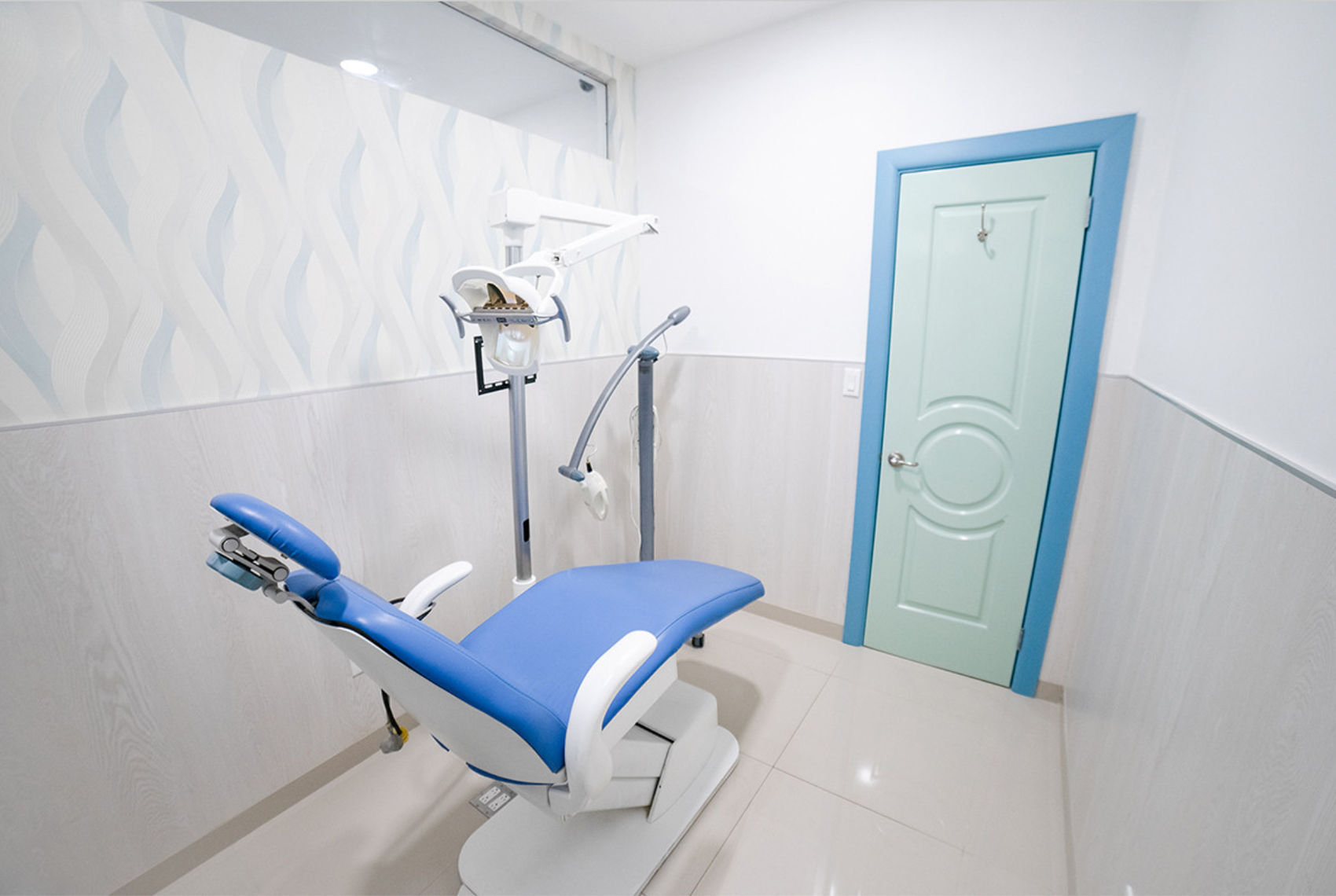 Dental Tourism: A Comprehensive Guide to Planning, Risks, and Post-Procedure Care